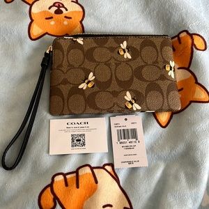 Coach bee wristlet never used